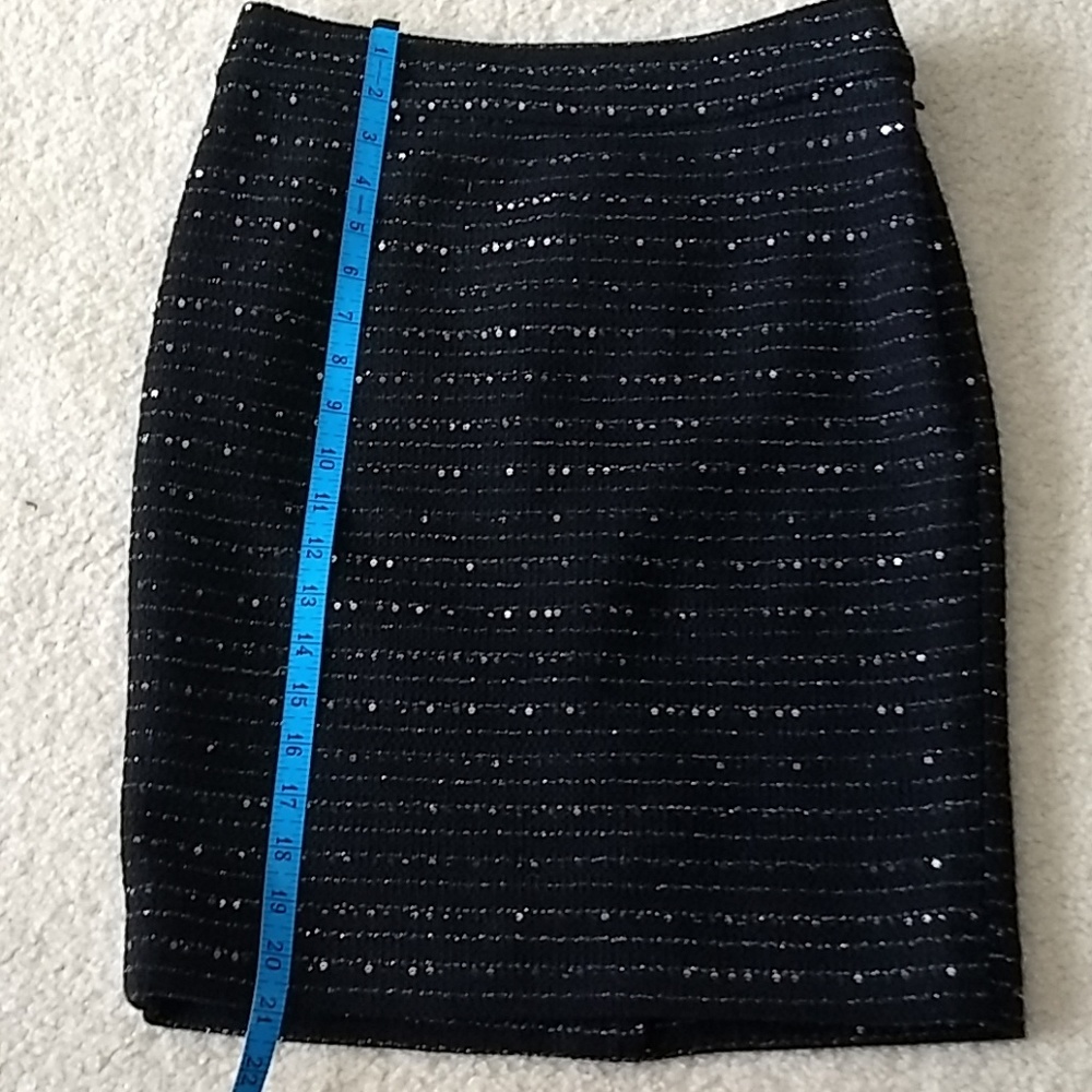 Limited Skirt - Picture 7 of 8